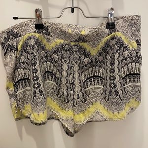 Neumann Marcus silk shorts in fun print